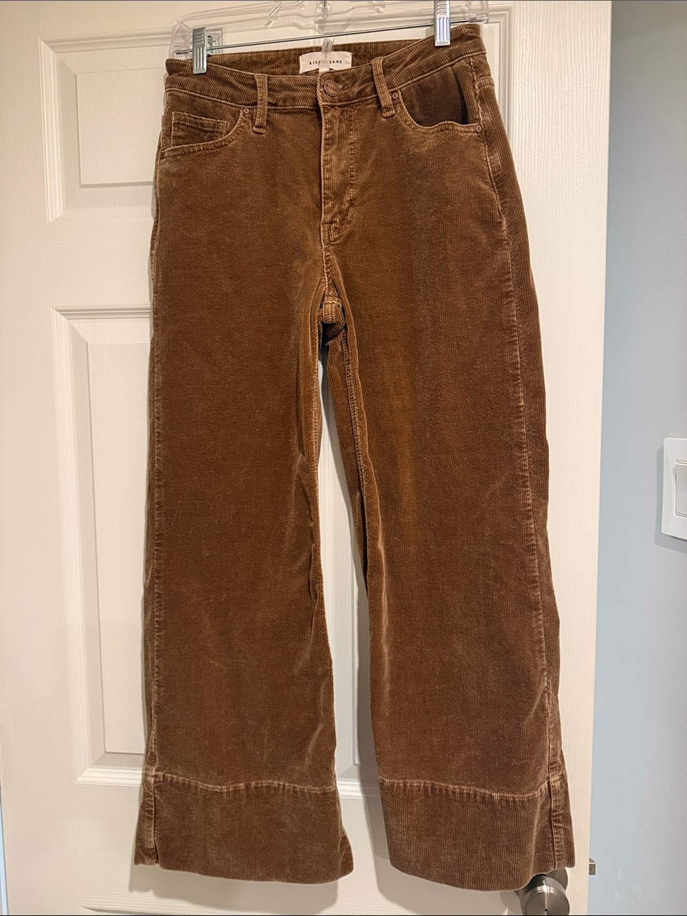 Corduroy wide leg crop in Brown